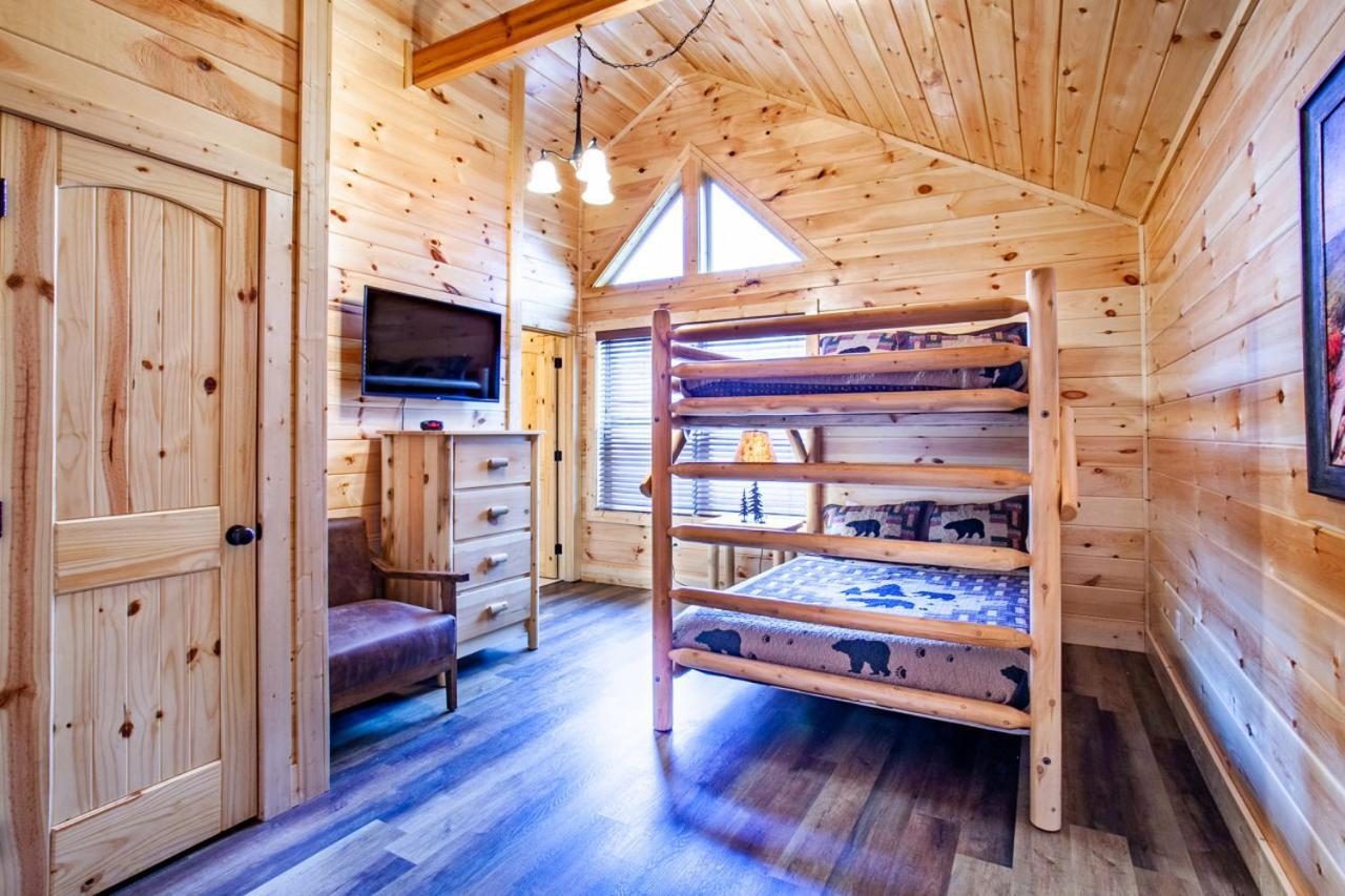 Swimming Bears Lodge 1 With Indoor Pool And Hot Tub Pigeon Forge Dış mekan fotoğraf